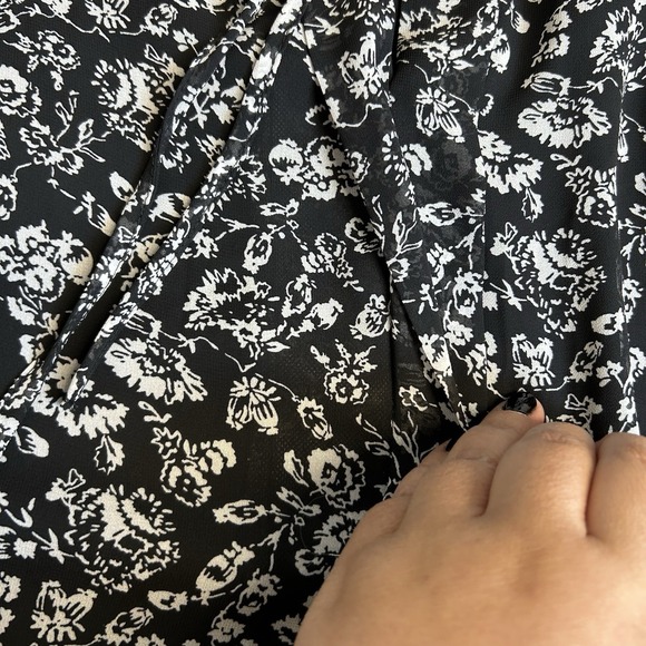 HALOGEN, Plus 3X, Black White‎ Flutter Sleeve Split Neck Top Floral Blouse, NWT - Picture 9 of 14
